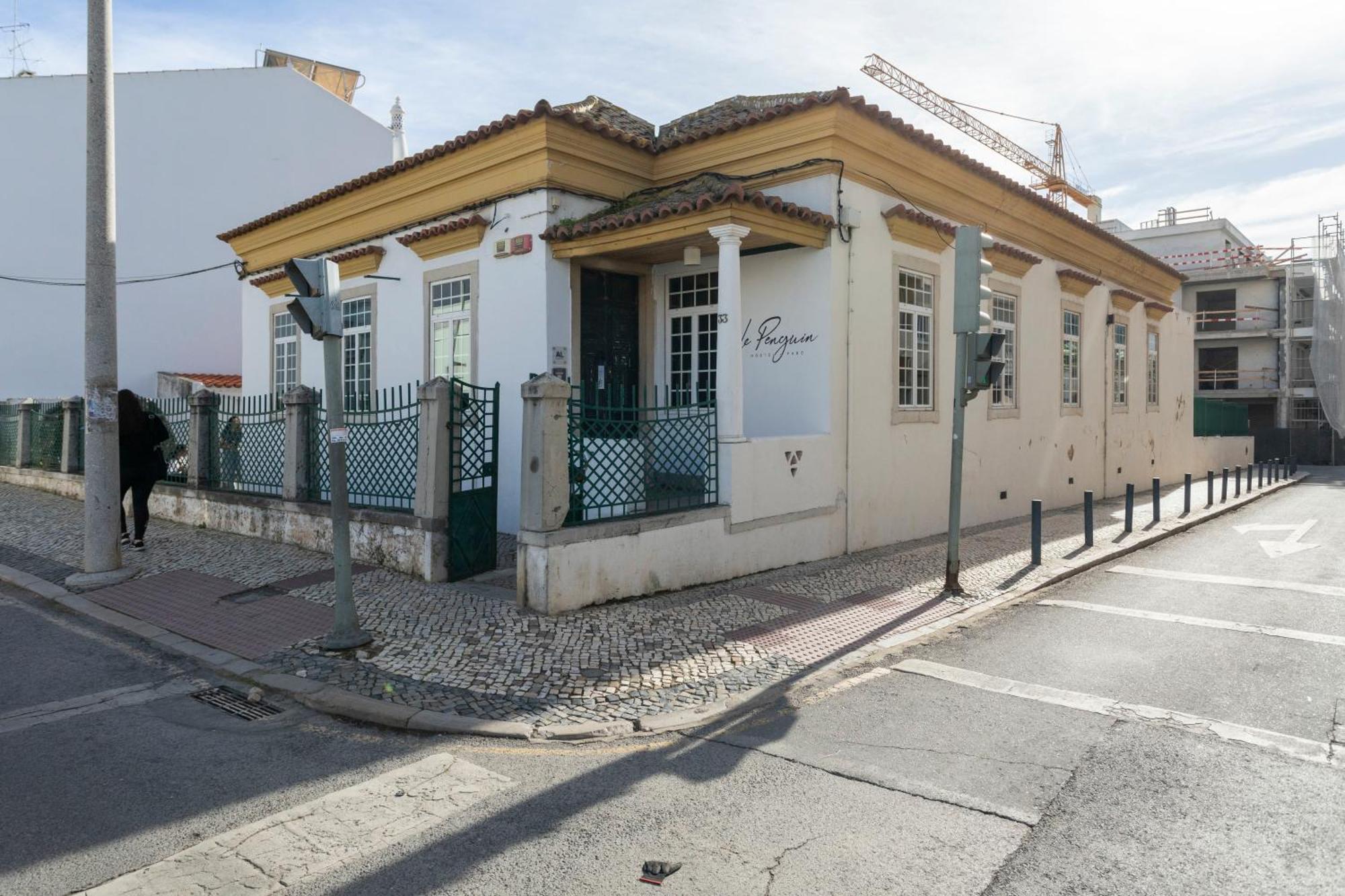 Le Penguin Hostel Faro Exterior photo