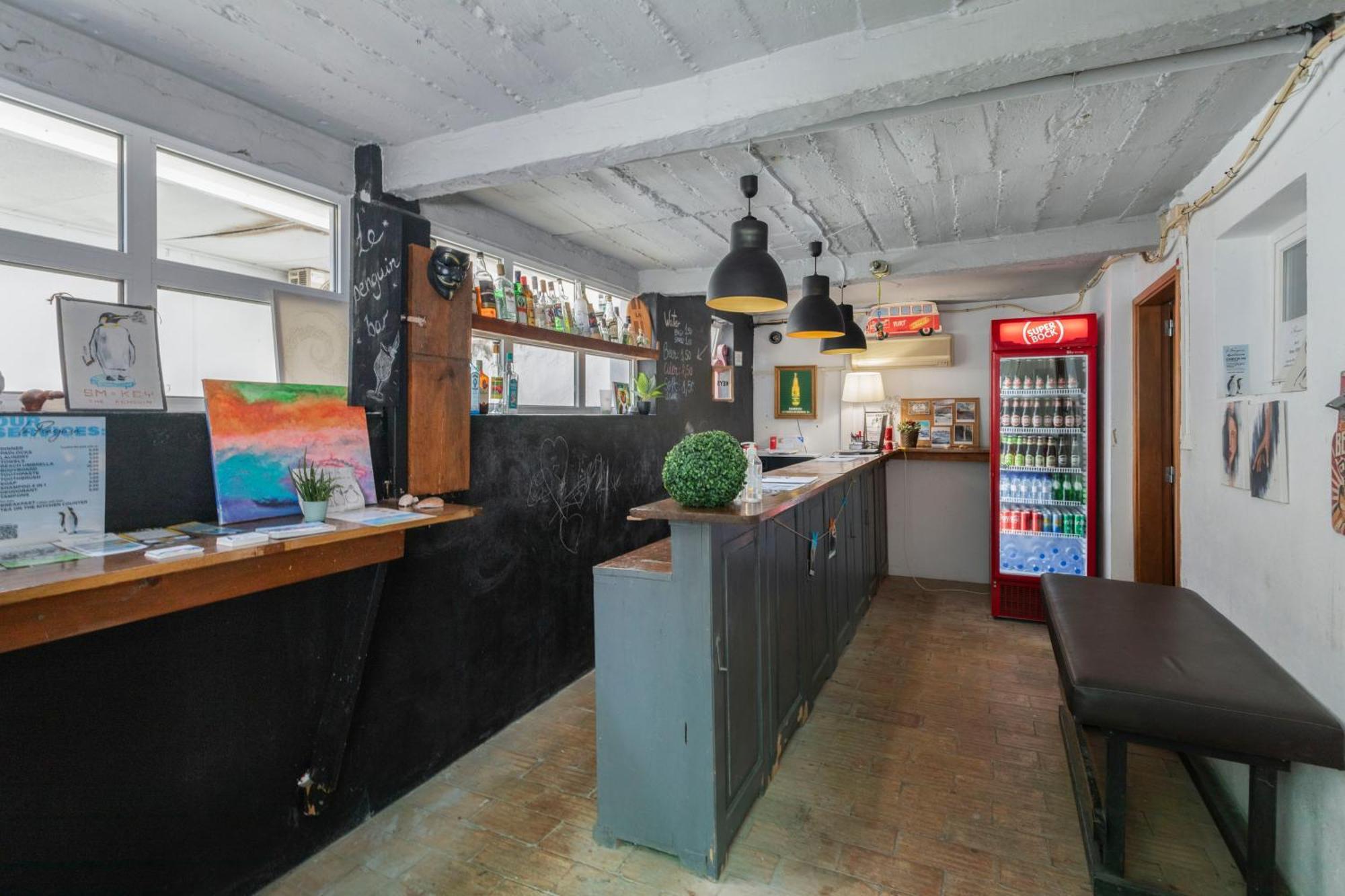 Le Penguin Hostel Faro Exterior photo